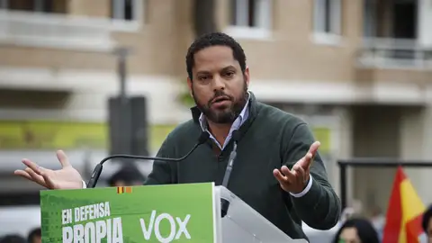 El secretario general y candidato de VOX a las elecciones catalanas del 12 de mayo, Ignacio Garriga, durante un mitin de VOX. El secretario general y candidato de VOX a las elecciones catalanas del 12 de mayo, Ignacio Garriga, durante un mitin de VOX.