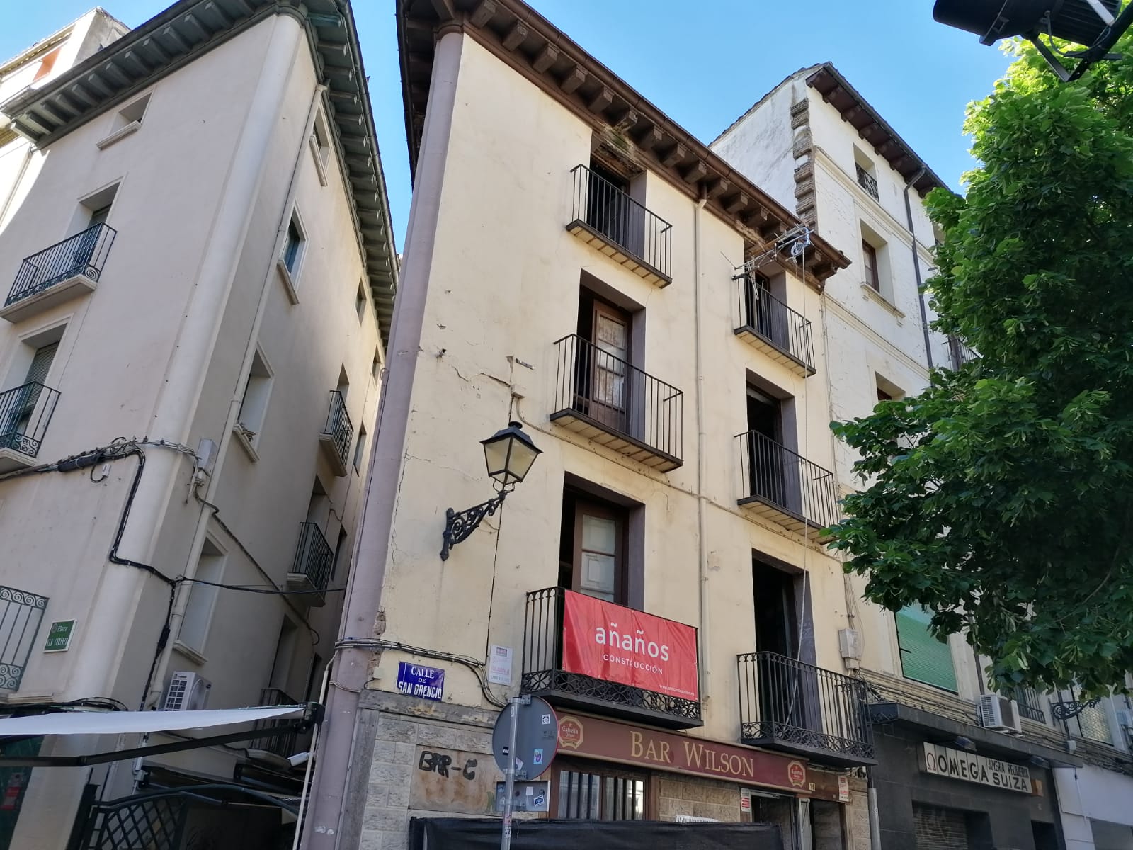El Ayuntamiento de Huesca consolida el edificio del bar Wilson ante el riesgo de hundimiento El Ayuntamiento de Huesca consolida el edificio del bar Wilson ante el riesgo de hundimiento