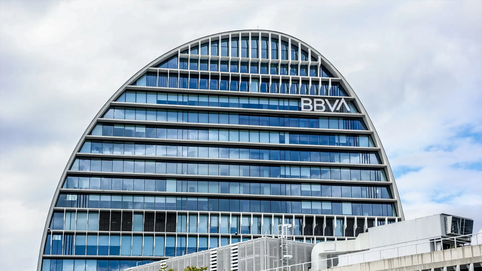 Sabadell denuncia al BBVA ante la CNMV por ocultar información a los inversores