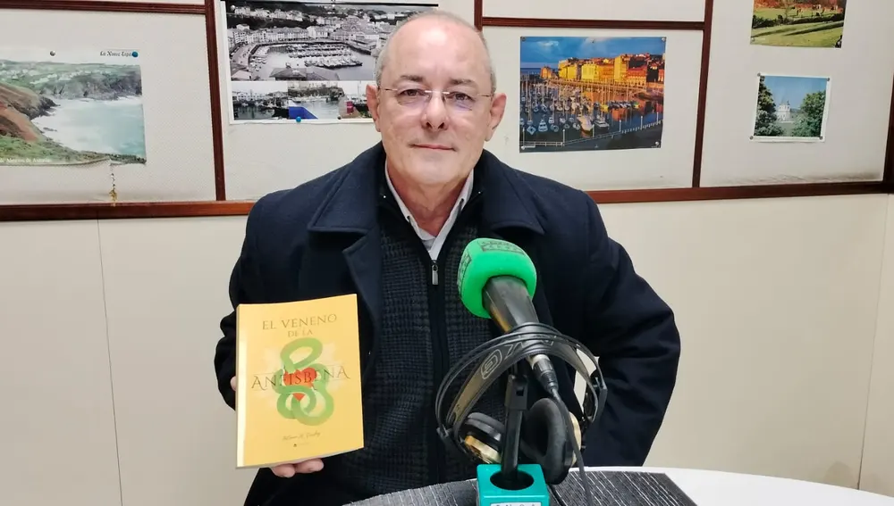 Antonio Sánchez presentara primera novela "El veneno de la anfisbena" en Luarca. Antonio Sánchez presentara primera novela "El veneno de la anfisbena" en Luarca.