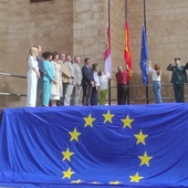 Izado de banderas Día de Europa (Valdepeñas 2024) Izado de banderas Día de Europa (Valdepeñas 2024)