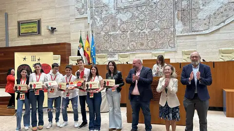 El IES Castelar y el IES San Fernando de Badajoz ganan el Concurso de Debate Escolar de Extremadura El IES Castelar y el IES San Fernando de Badajoz ganan el Concurso de Debate Escolar de Extremadura