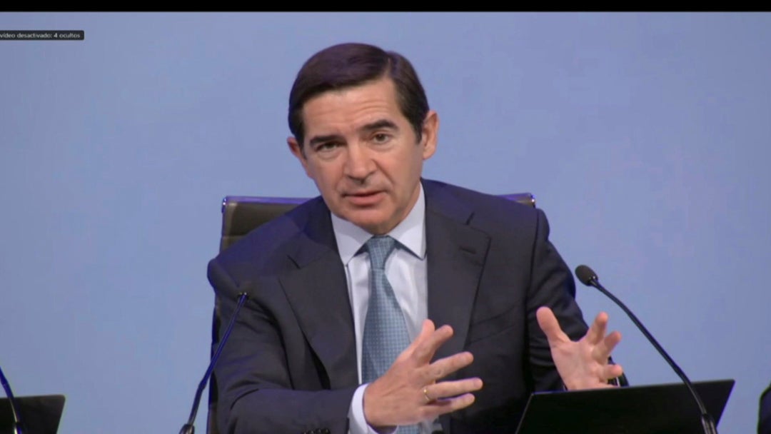 El presidente del BBVA admite que la OPA sobre el Sabadell conllevaría un recorte de plantilla El presidente del BBVA admite que la OPA sobre el Sabadell conllevaría un recorte de plantilla