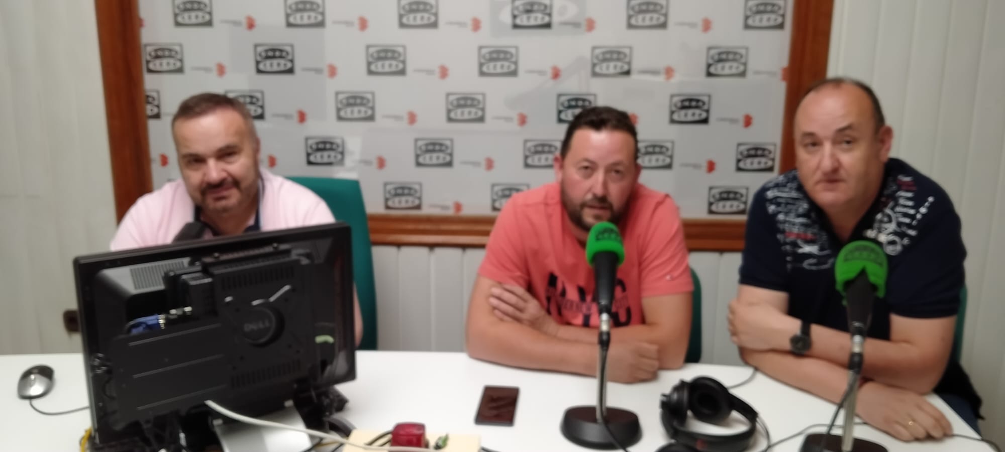 Presupuestos, toros y cacas en 'El Mini' Presupuestos, toros y cacas en 'El Mini'