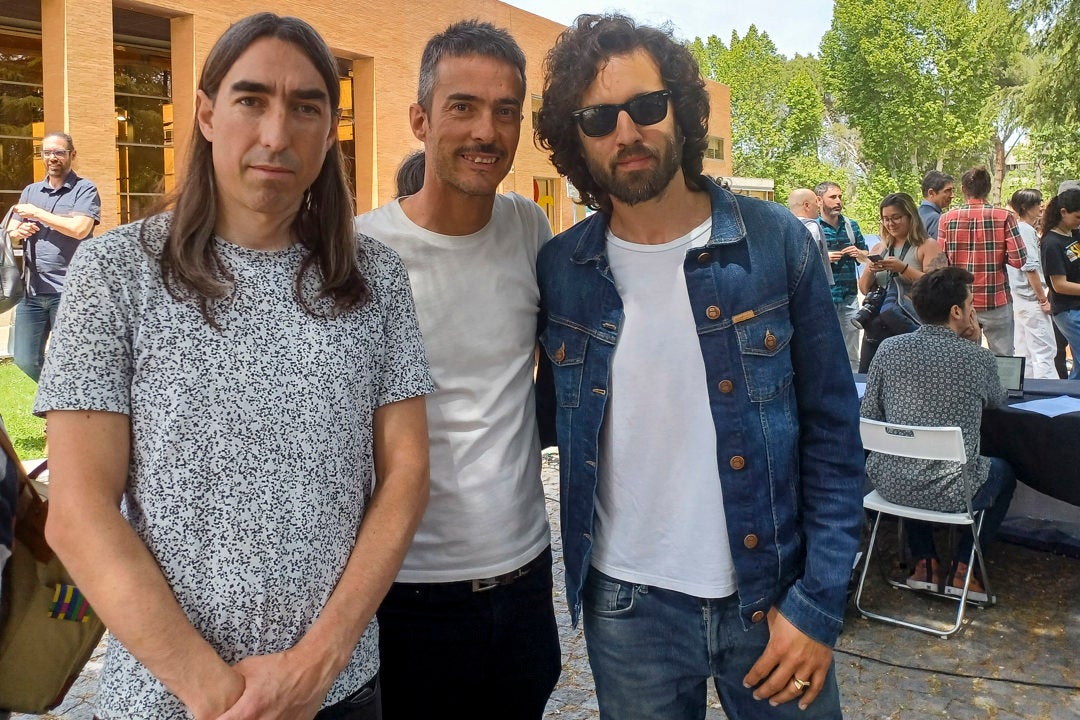 Vetusta Morla, Marwan e Ismael Serrano, en la acampada universitaria en apoyo a Palestina: "Israel comete una atrocidad" Vetusta Morla, Marwan e Ismael Serrano, en la acampada universitaria en apoyo a Palestina: "Israel comete una atrocidad"