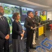 El delegado del Gobierno junto a la responsable de Tráfico en Galicia