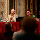 Pedro Luis Alonso (izquierda) y el resto de querellantes, ante los medios de comunicación Pedro Luis Alonso (izquierda) y el resto de querellantes, ante los medios de comunicación