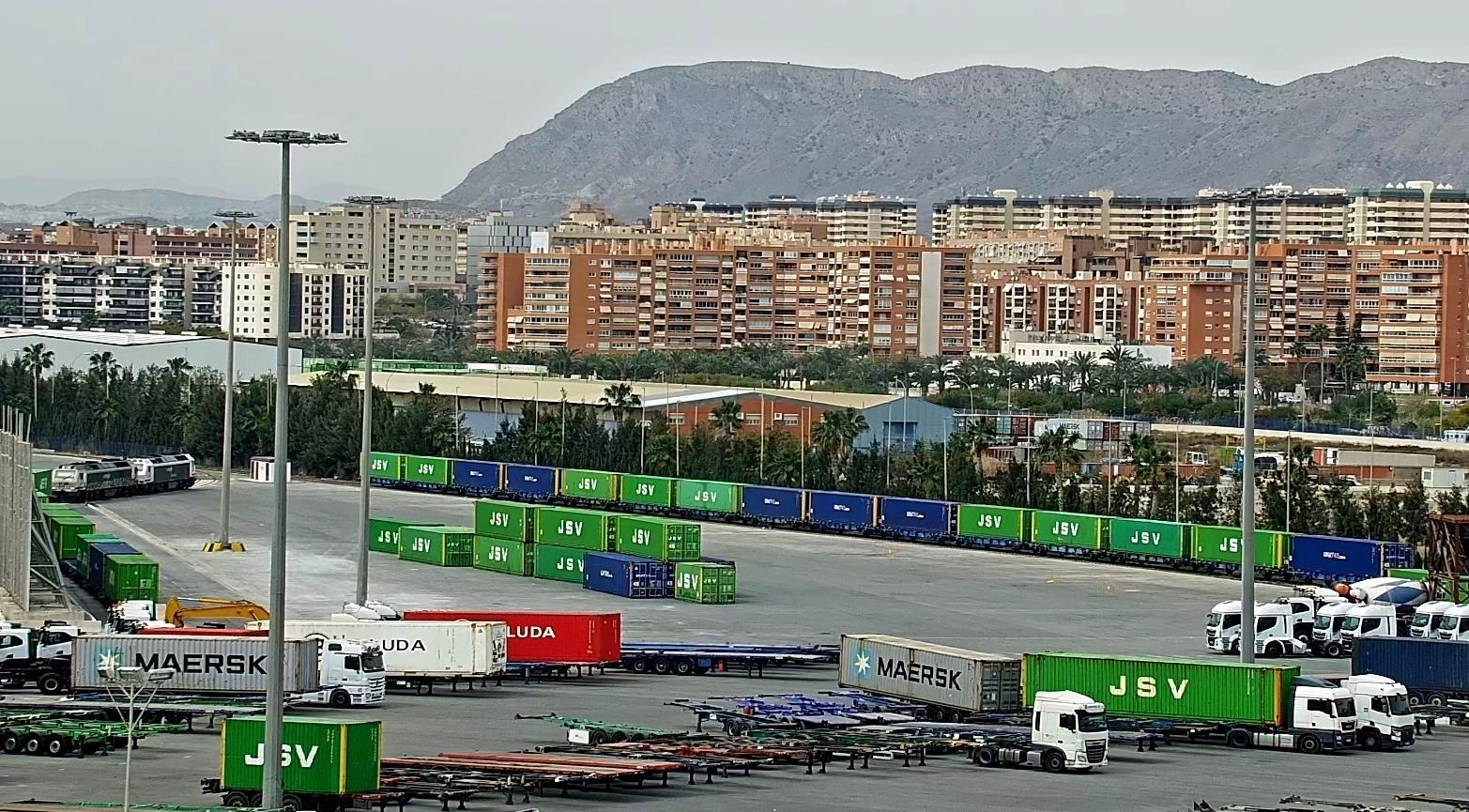 Alicante pedirá la nulidad de la licencia a los macrodepósitos del puerto esta semana Alicante pedirá la nulidad de la licencia a los macrodepósitos del puerto esta semana