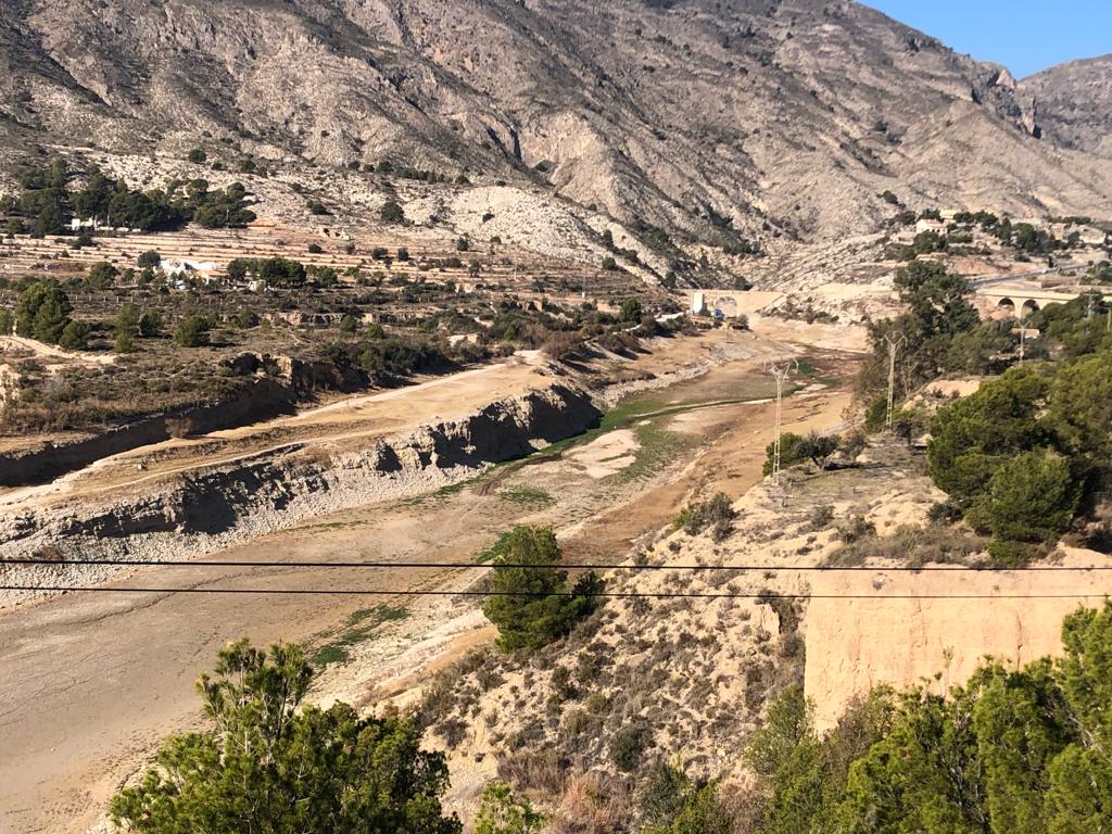 La reserva de agua se desploma en la Marina Baixa pese a las últimas lluvias y lleva al Consorcio a pedir 5 hm3 a la CHJ La reserva de agua se desploma en la Marina Baixa pese a las últimas lluvias y lleva al Consorcio a pedir 5 hm3 a la CHJ