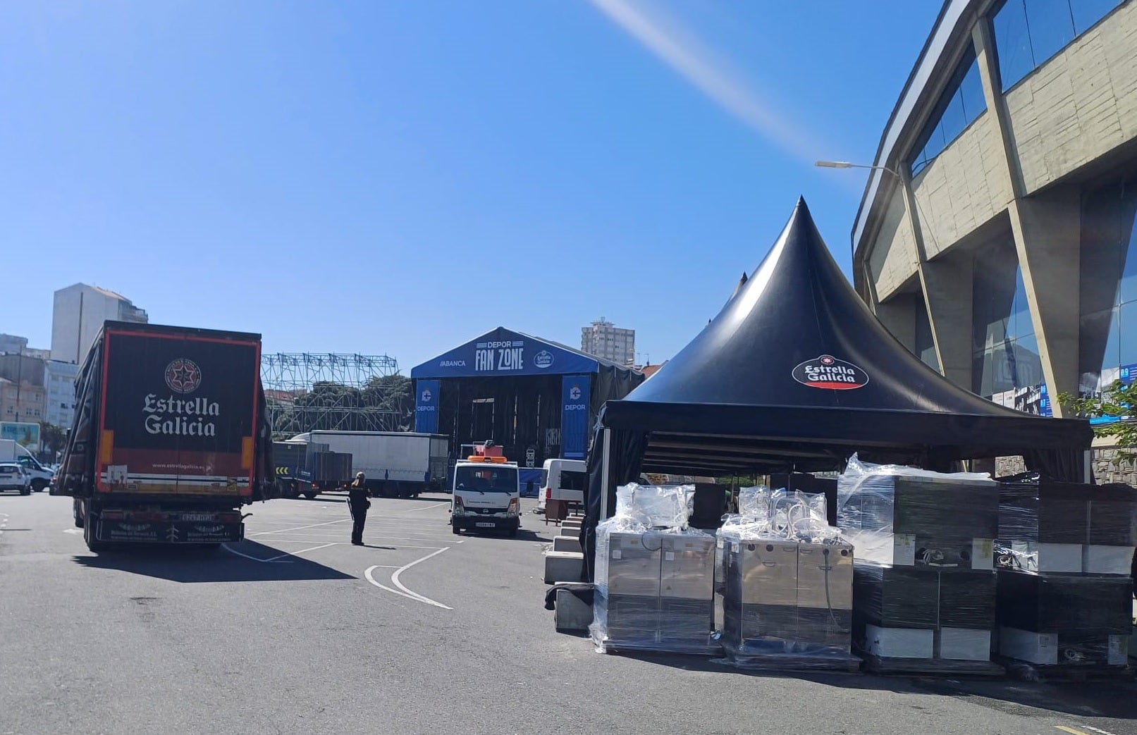 La explanada de Riazor, con Fan Zone del Deportivo, será el lugar de las celebraciones, si las hay, del ascenso a segunda División La explanada de Riazor, con Fan Zone del Deportivo, será el lugar de las celebraciones, si las hay, del ascenso a segunda División