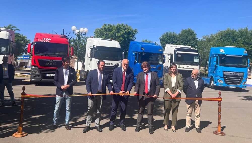Corte de cinta V Feria Vehículo Industrial de Ocasión de Manzanares