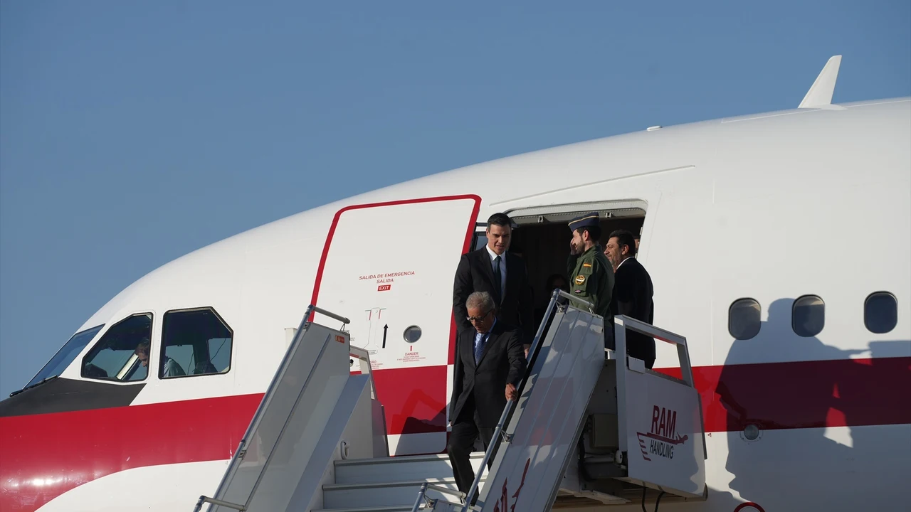 Imagen de archivo de Pedro Sánchez bajando del avión presidencial Falcon