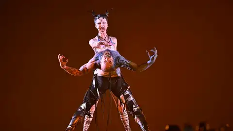 Imagen de la actuación de los representantes de Irlanda durante la semifinal de Eurovisión Tensión a pocas horas de Eurovisión: Irlanda no participa en el ensayo y se reúne de urgencia con la UER