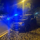 Vehículo accidentado en la rotonda del Quijote Azteca Vehículo accidentado en la rotonda del Quijote Azteca
