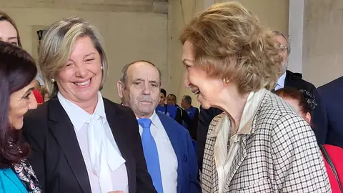 La reina Sofía visita al Banco de Alimentos de Lugo onda cero