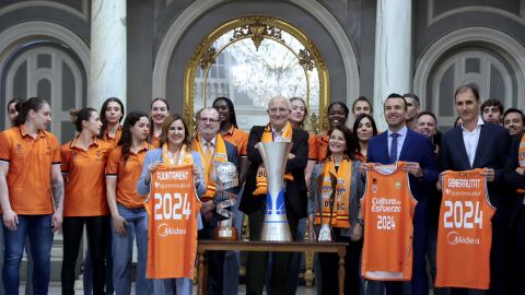 Valencia Basket celebró con su afición el titulo de campeonas de Liga