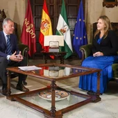 El alcalde de Sevilla, José Luis Sanz, con la portavoz de Vox en el Ayuntamiento, Cristina Peláez El alcalde de Sevilla, José Luis Sanz, con la portavoz de Vox en el Ayuntamiento, Cristina Peláez