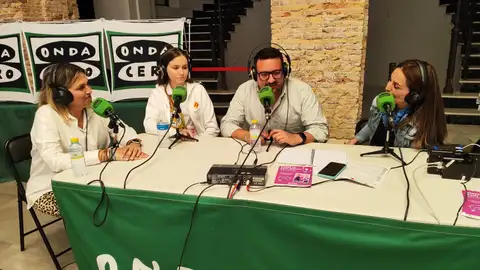 Marta Barrachina, Belén Ramos y Adrián Casabó en el programa Más de Uno especial fiestas. Marta Barrachina, Belén Ramos y Adrián Casabó en el programa Más de Uno especial fiestas.
