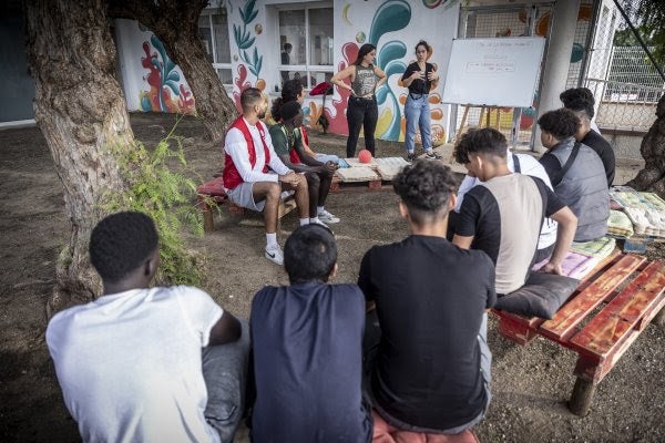 Gobierno y comunidades debaten este miércoles en Tenerife sobre los traslados obligatorios de menores migrantes Gobierno y comunidades debaten este miércoles en Tenerife sobre los traslados obligatorios de menores migrantes