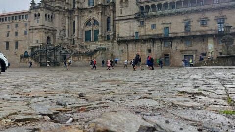 El gobierno compostelano cree que hay que abrir un debate acerca de los usos de la plaza del Obradoiro &quot;con un uso bastante intenso&quot;