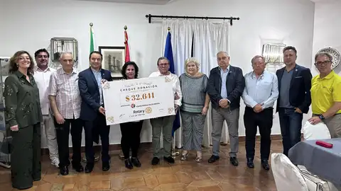 Club Rotary Mérida entrega un cheque para un proyecto de economía social de FEAFES Mérida Club Rotary Mérida entrega un cheque para un proyecto de economía social de FEAFES Mérida
