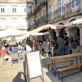 Turistas en la Plaza de la Constitución de Vigo