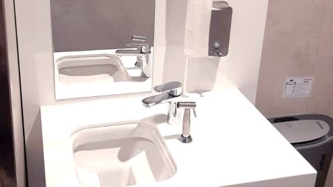 Ba&ntilde;o adaptado para ostomizados
