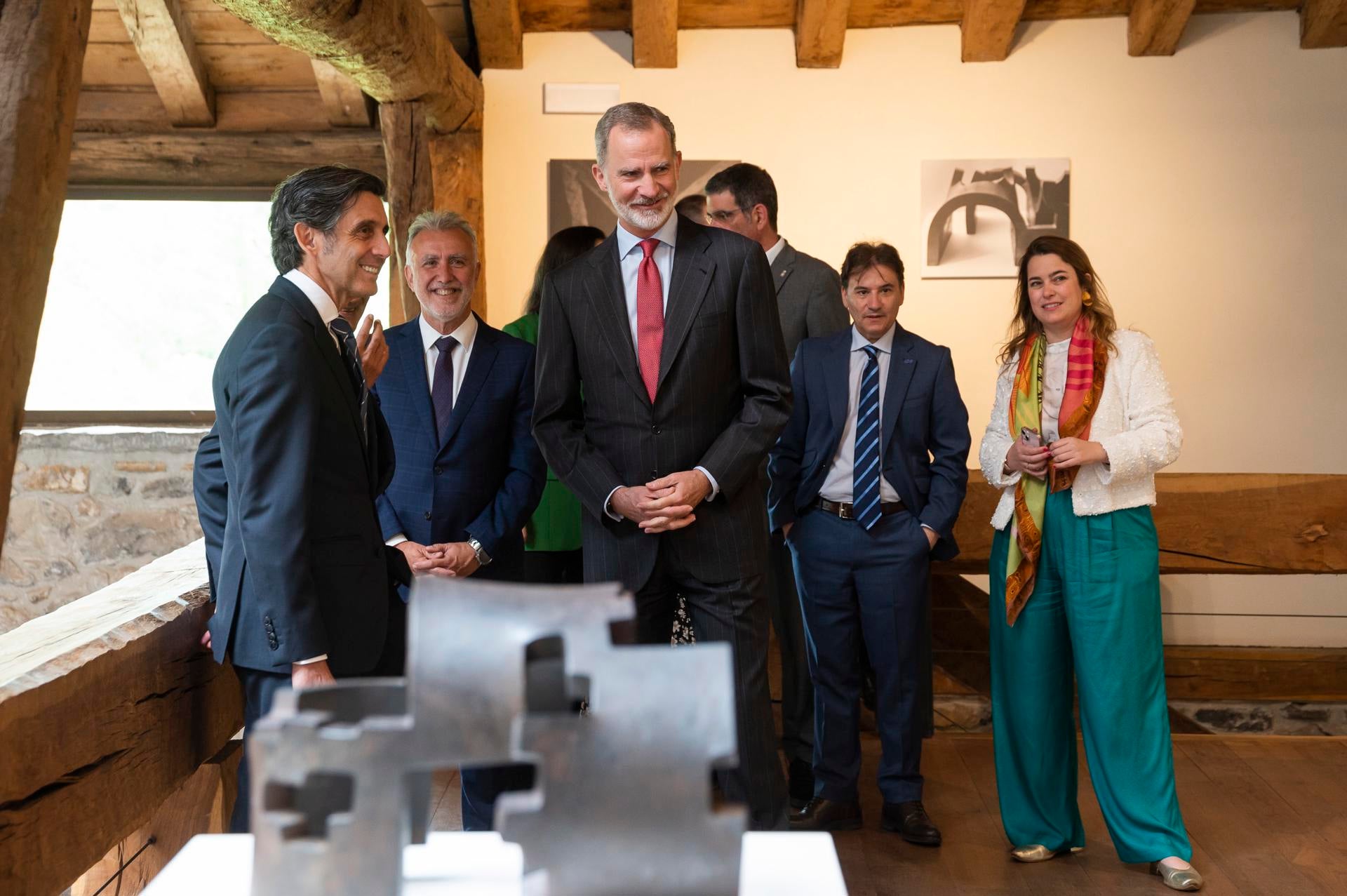 El Rey y su padre Don Juan Carlos, encuentro en el aeropuerto de Vitoria El Rey y su padre Don Juan Carlos, encuentro en el aeropuerto de Vitoria