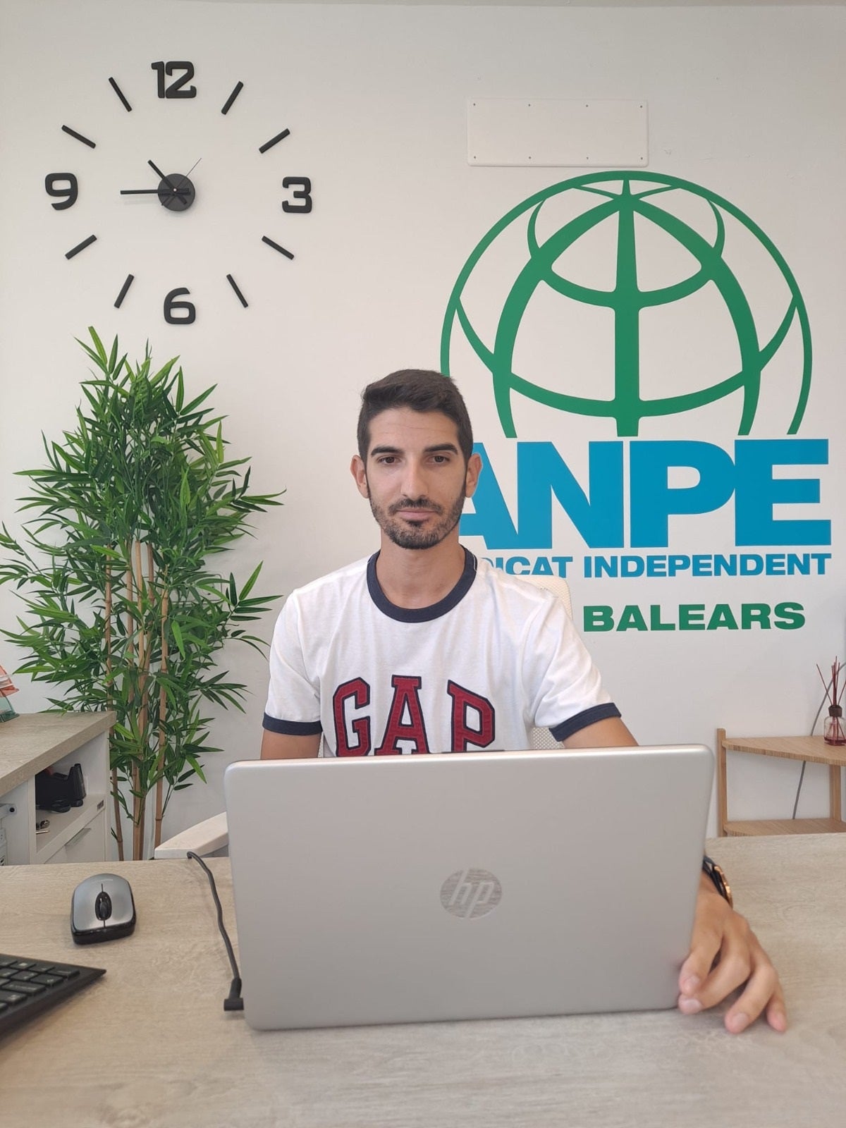 Carlos Rizo: “Es imposible seguir trabajando aquí porque en Canarias el plus de insularidad es de 350 euros y en Baleares solo de 10” Carlos Rizo: “Es imposible seguir trabajando aquí porque en Canarias el plus de insularidad es de 350 euros y en Baleares solo de 10”