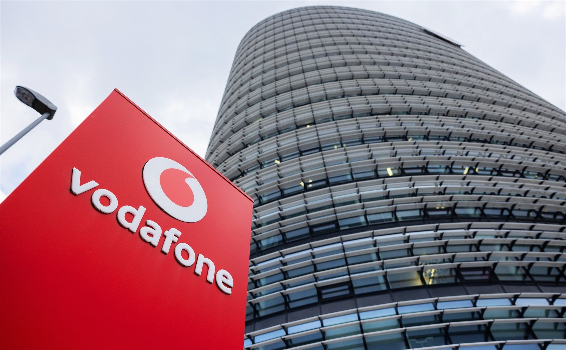 El Gobierno da luz verde a la compra de Vodafone por parte del fondo británico Zegona El Gobierno da luz verde a la compra de Vodafone por parte del fondo británico Zegona