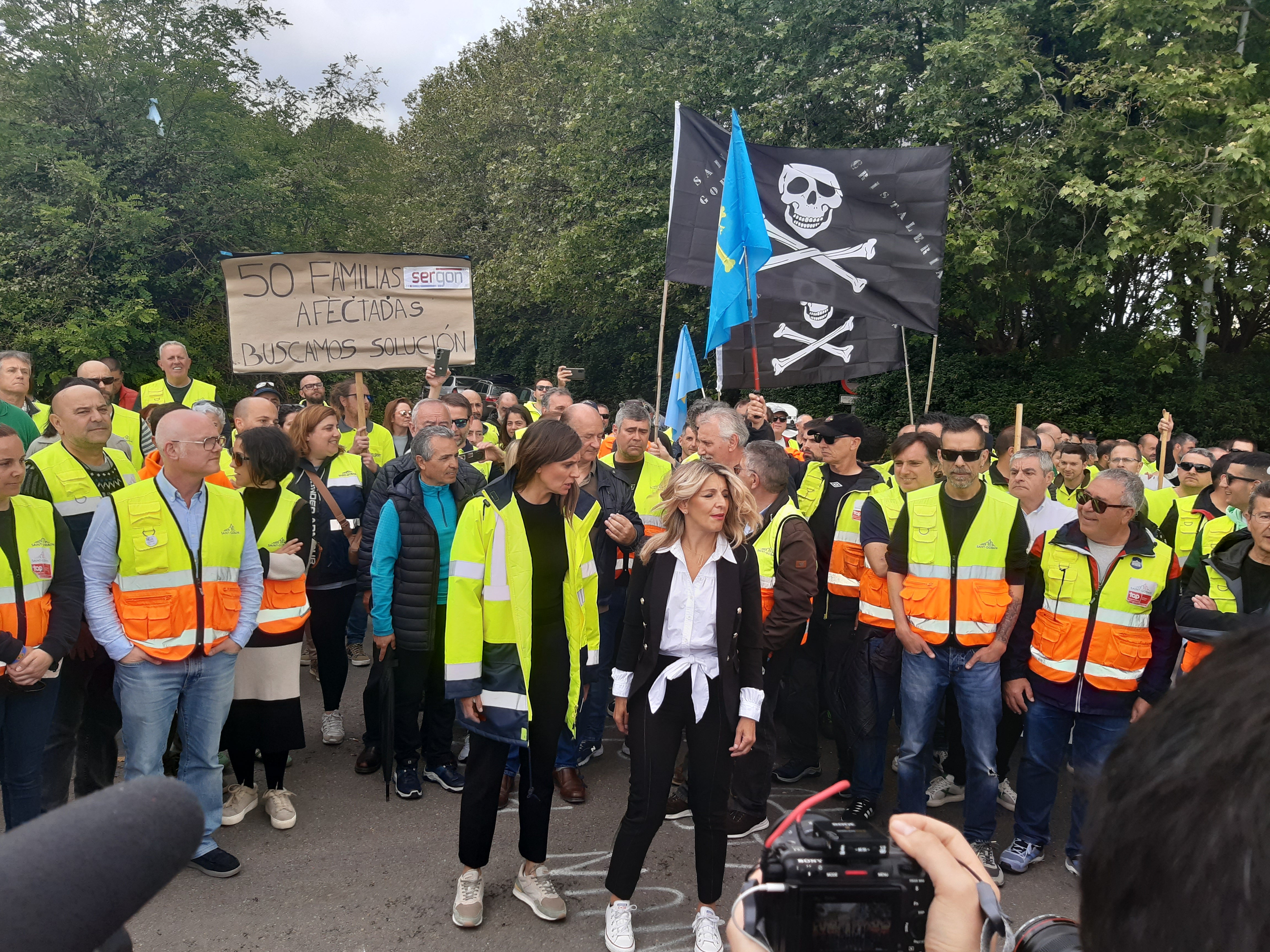 La vicepresidenta Yolanda Díaz exige a Barbón que se ponga al lado de los trabajadores de SaintGobain La vicepresidenta Yolanda Díaz exige a Barbón que se ponga al lado de los trabajadores de SaintGobain