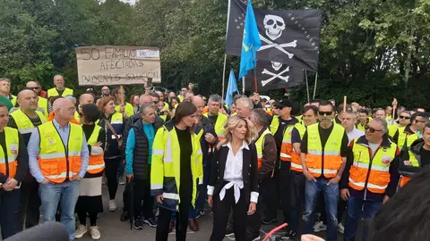 La vicepresidenta Yolanda Díaz exige a Barbón que se ponga al lado de los trabajadores de SaintGobain La vicepresidenta Yolanda Díaz exige a Barbón que se ponga al lado de los trabajadores de SaintGobain