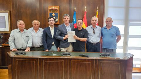 Firma del convenio entre la Vila y los regantes