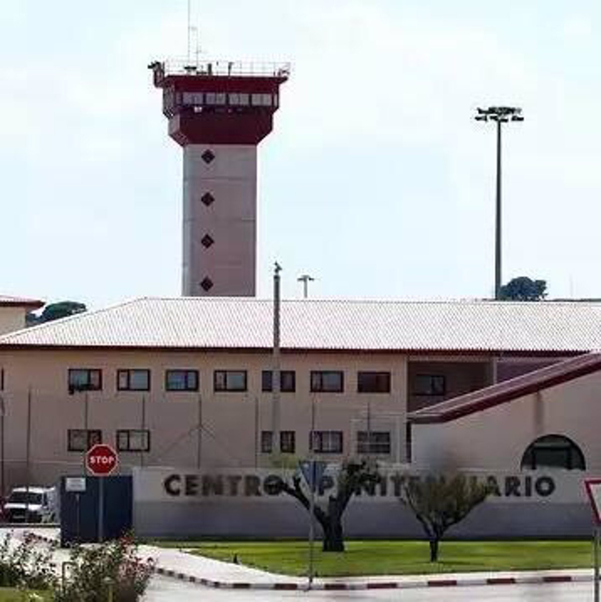 Un preso agrede a cinco funcionarios de la cárcel de Villena cuando iba a ser liberado Un preso agrede a cinco funcionarios de la cárcel de Villena cuando iba a ser liberado