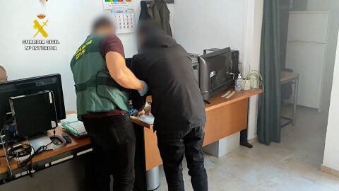 La Guardia Civil detiene a seis personas acusados de 36 robos con fuerza en establecimientos de Villajoyosa 