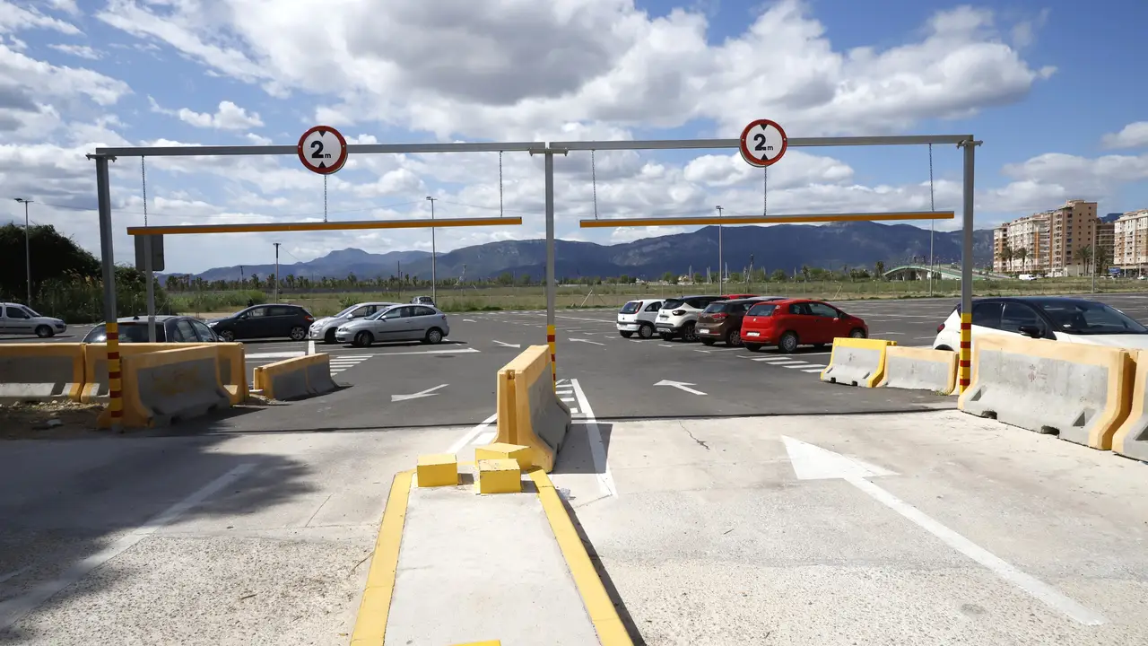 Uno de los parkings municipales de Cullera Uno de los parkings municipales de Cullera