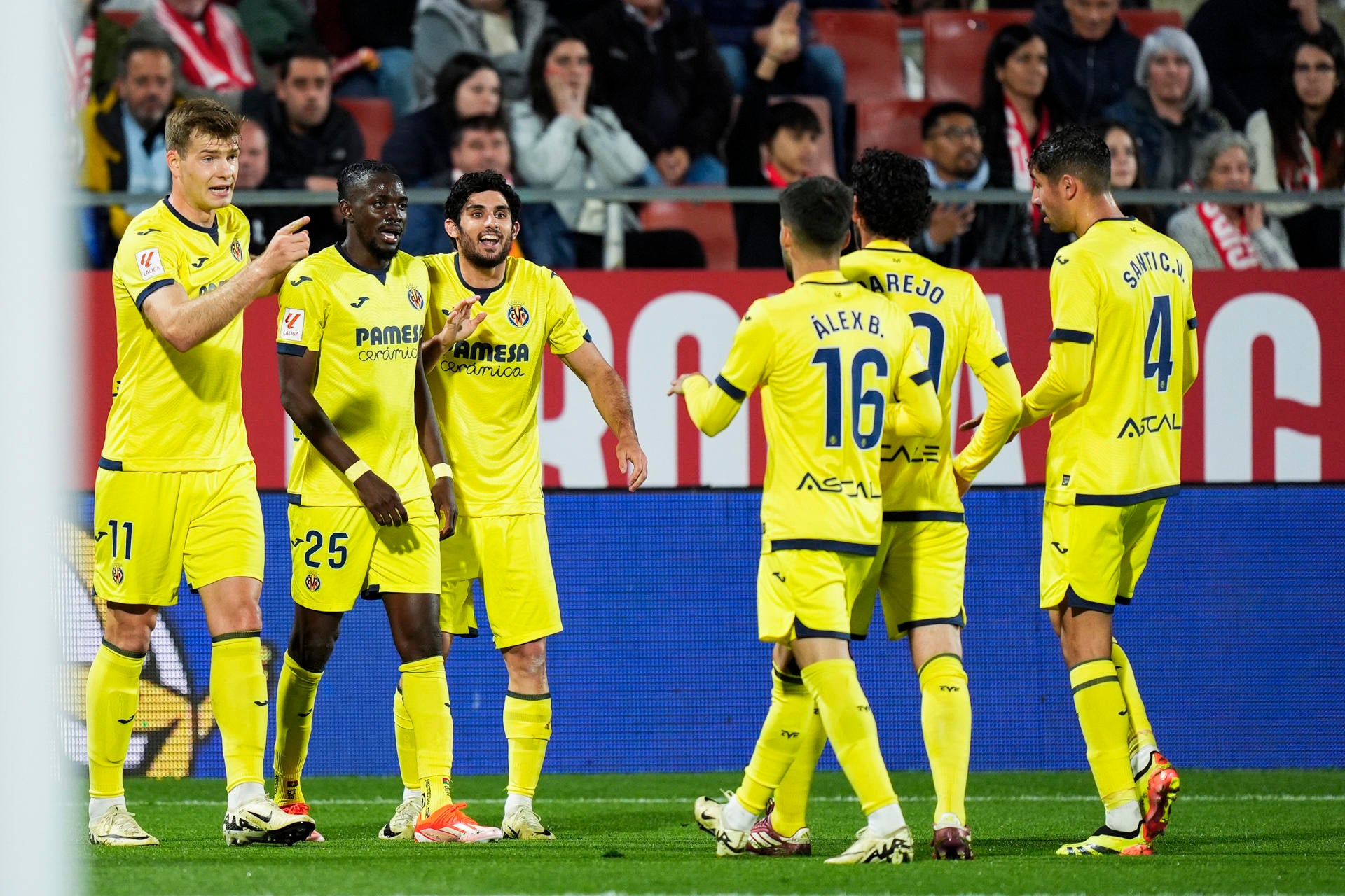 El Villarreal asalta el fortín de Montilivi y aviva la ilusión por Europa El Villarreal asalta el fortín de Montilivi y aviva la ilusión por Europa
