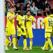 Los jugadores del Villarreal celebran el gol ante el Girona.