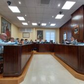 El Pleno de La Vila aprueba crear una segunda plaza de intendente una sesión marcada por los reproches a la gestión económica del gobierno de Marcos Zaragoza el primer trimestre del año