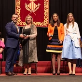 Susana Casalta, reina de las fiestas 1974 y Ana Robledo, reina de las fiestas de 1999. Susana Casalta, reina de las fiestas 1974 y Ana Robledo, reina de las fiestas de 1999.