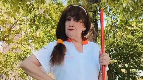 Una limpiadora de un colegio de Madrid, despedida por bailar en TikTok Una limpiadora de un colegio de Madrid, despedida por bailar en TikTok
