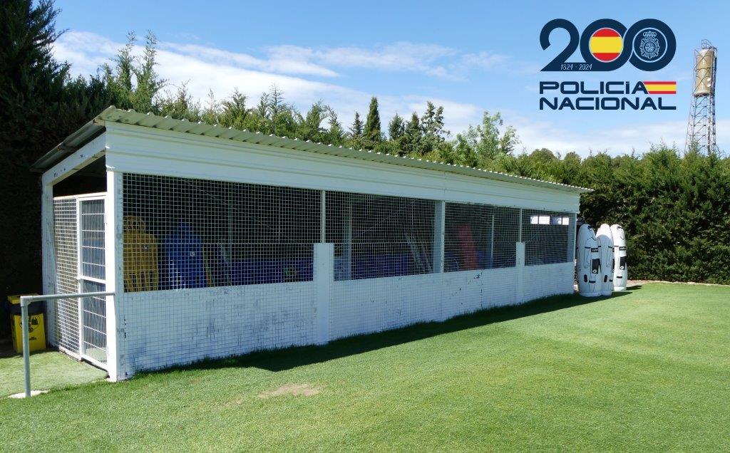 Detenido por robar 35 balones oficiales de la Ciudad Deportiva del Huesca Detenido por robar 35 balones oficiales de la Ciudad Deportiva del Huesca