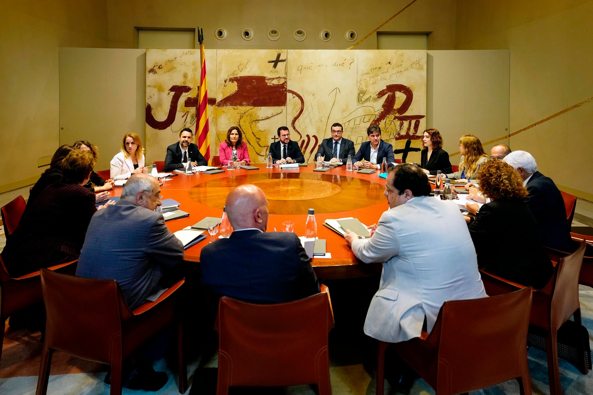 ERC consultará a sus bases la postura para la investidura del próximo presidente de Cataluña ERC consultará a sus bases la postura para la investidura del próximo presidente de Cataluña