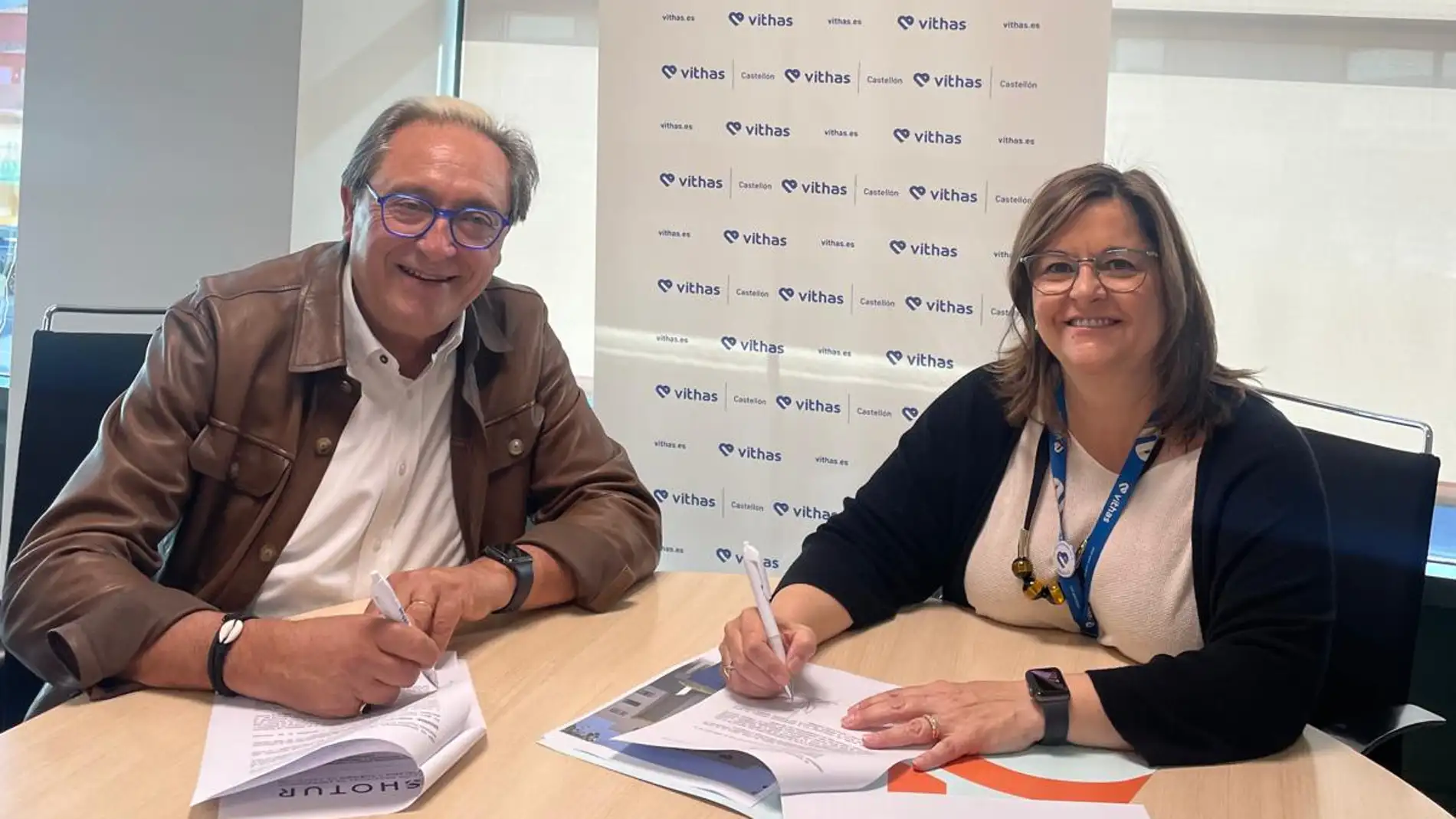 Vithas Castellón y Ashotur firman un acuerdo para dar asistencia sanitaria al turista internacional