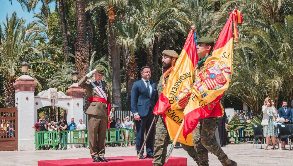 Acto de jura de bandera en el Paseo de la Estación de Elche.