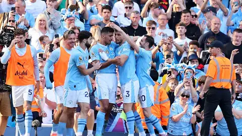 Los jugadores del Manchester City celebran un gol. Los jugadores del Manchester City celebran un gol.