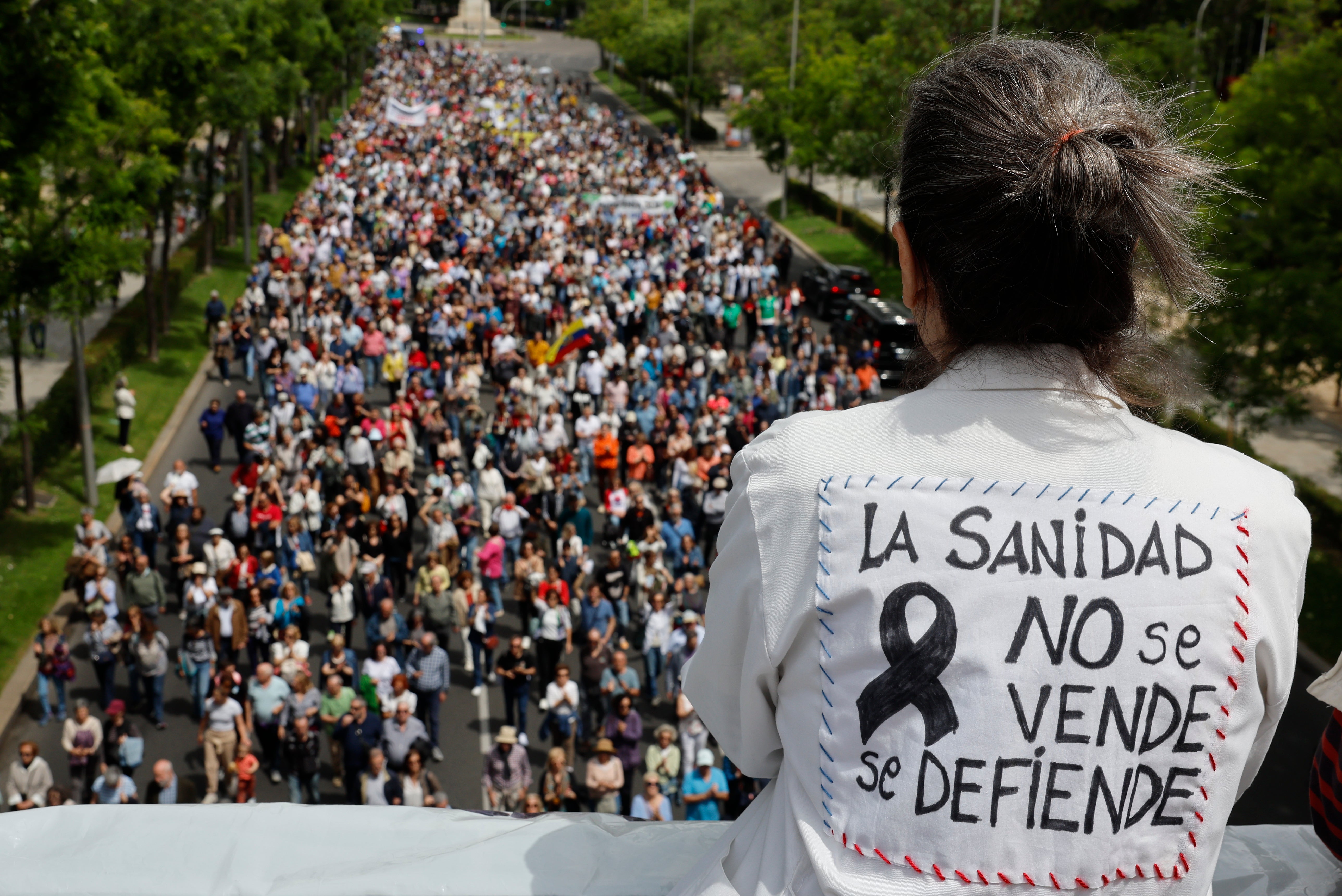 Miles de personas salen a las calles de Madrid en una nueva protesta por la sanidad pública Miles de personas salen a las calles de Madrid en una nueva protesta por la sanidad pública
