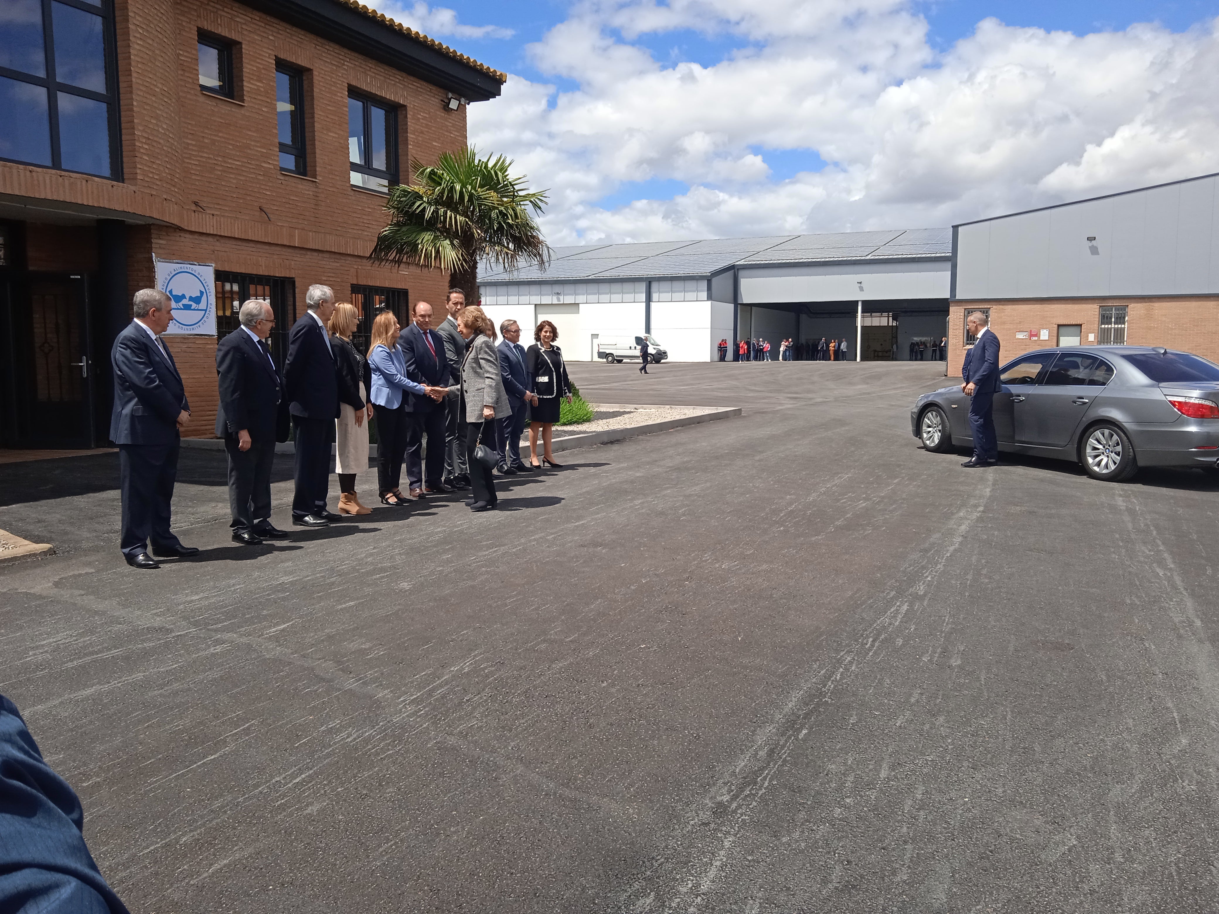 La Reina Sofía visita el Banco de Alimentos de Teruel La Reina Sofía visita el Banco de Alimentos de Teruel
