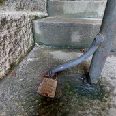 Apatrigal lamenta la aparición de nuevos "candados del amor" en la Plaza del Obradoiro y recuerda que "es Patrimonio de la Humanidad" y "no es el lugar indicado" ya que pueden producir daños Apatrigal lamenta la aparición de nuevos "candados del amor" en la Plaza del Obradoiro y recuerda que "es Patrimonio de la Humanidad" y "no es el lugar indicado" ya que pueden producir daños