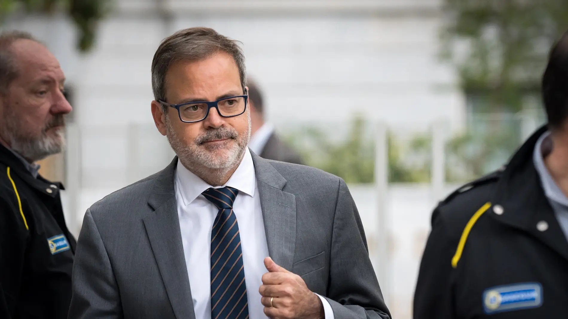 El embajador de Argentina en España, Roberto Bosch, a su salida de una reunión con el ministro de Asuntos Exteriores, Unión Europea y Cooperación, en la sede del Ministerio.